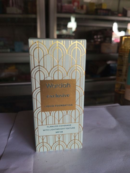 Wardah Exclusive liquid foundation flawless coverage with lightweight texture SPF 30