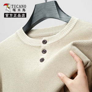 เสื้อสเวตเตอร์ถักแขนยาวคอกลมสำหรับผู้ชาย TUCANO ฤดูใบไม้ร่วง 2024 เสื้อชั้นในถักลายปัก 3 กระดุม ทรงหลวม สไตล์ธุรกิจลำลอง