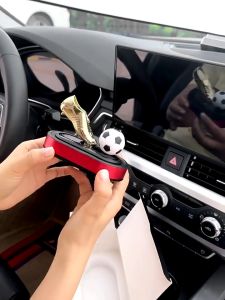 Nước hoa ô tô cao cấp mô hình chiếc giày vàng quả bóng xoay chạy năng lượng mặt trời