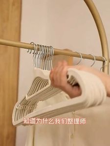 ็HESPR👚[โปร50ชิ้น]👚ไม้แขวนขอบกันลื่น ไม้แขวนพลาสติก กันลื่นพิเศษไร้ร่องรอย สินค้าพร้อมส่ง