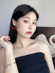 Red Agate Retro Chinese Style Shell Earrings Womens Minority Design Beaded Dangle Stud Earrings Fashionable Original Design