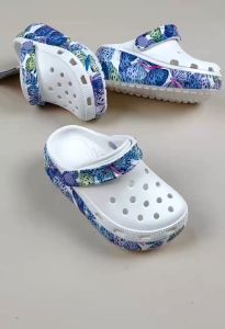 Dép Cross Classic CUTIE Sục Croc đế Cao Họa Tiết Bướm Cho Bé Gái Trẻ Em HannaKids Cros Kids Crush Butterfly Clog Trắng - Thế Giới Cross