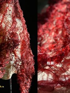 ผ้าตาข่ายลูกไม้สะท้อนแสงสีแดง ผ้าโปร่งเนื้อพับ ผ้าตกแต่งสำหรับงานแต่งงาน ผ้าดีไซน์เนอร์สำหรับตู้เสื้อผ้า