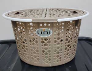 Mini knitted basket with cover