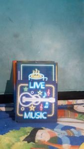 Dekorasi Interior Rumah: Hiasan Dinding Efek Neon & Flex