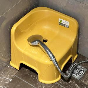 Japanese Style Bathing Stool Back Support Childrens Small Chair Home Use Baby Seat Waist Protection Kindergarten