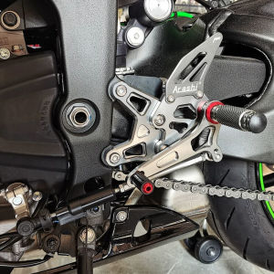 Motorcycle Adjustable Rearset Footrests Foot Pegs Shift Pedals Shifter Bracket For KAWASAKI Ninja ZX6R ZX636 ZX 6R 636 ZX-6R 2024 2025