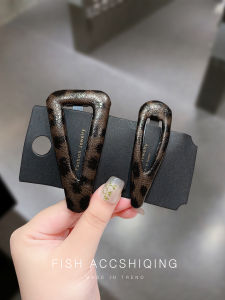 Retro-aged Spots Triangle Waterdrop Hair Clip French Style Side Bangs Woman-only New 2025 Comical Everyday Matching Barrette