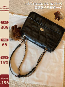 Commutable & Versatile Quilted Handbag black