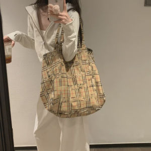 French Vintage Plaid Tote Bag Womens 2024 New British Style Large Capacity Single Shoulder Armpit Nylon Canvas Bag