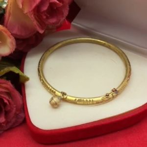 กำไลหลอดคลิปล็อคงานดิบทองเหลืองตัดลายห้อยกระพรวน เส้นผ่านศูนย์กลาง 5.8 ซม.งานดิบไม่ได้ชุบ ทองเหลืองโบราณ พร้อมส่ง