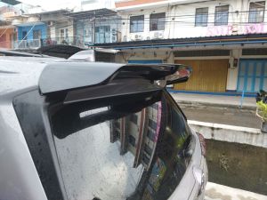 Spoiler Avanza Xenia Veloz 2022 plastik + Lampu
