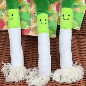Cute Scallion Shaped Plush Pet Toy Interactive Chewing Toy with Teeth Cleaning Sound for Small to Medium Sized Pets Bite Proof
