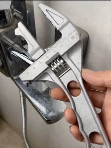 kunci pipa air kunci inggris universal multifungsi pembuka kunci serbaguna 6-68 mm