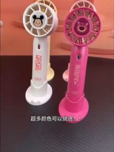 พัดลมมือถือ + ตั้งโต๊ะ แบบชาร์จไฟ ความเร็วลม3ระดับ วางมือถือได้ น่ารัก พกพาสะดวก พัดลมกังหันตั้งโต๊ะ ความเร็วลม3ระดับ วางมือถือได้ น่ารัก พกพาสะดวก พัดลมกังหันตั้งโต๊ะ