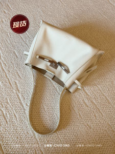 Versatile and Stylish Tote Bag