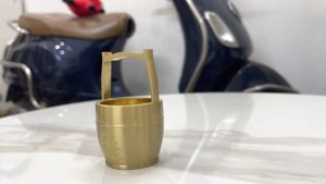 Thùng múc tiền bằng đồng để bàn thờ thần tài