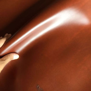 หนังวัวแท้สีแดงน้ำตาล หนังวัวแท้ชั้นบน หนังวัวแท้ทำมือ DIY หนังน้ำมันหนา 2.5 มม. หนังสีพื้น