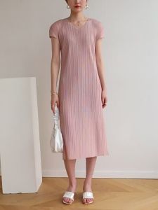 2086 One Size (45-75kg) Sanzhai Pleated Simple Slim-Fit Figure Flattering Elegant Fashion V-Neck Dress