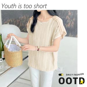 LHFriday ส่งไว ราคาดี 🌷 เสื้อเชิ้ตหญิง เสื้อผ้าแฟชั่นผู้หญิงใครชอบแนวนี้จัดเลยจ้า มีไว้รับรอง เสื้อคอกว้าง ทรงหลวม แขนสั้น ใส่สบายม๊ากกก ดีไซน์เสื้อคลาสสิก มีไว้รับรอง ไม่ outแท้ม่าน ใส่ได้ทุกโอกาส 🎀