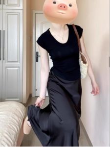 French Style Temperament V-neck Black Knitwear: A Summer Casual Top