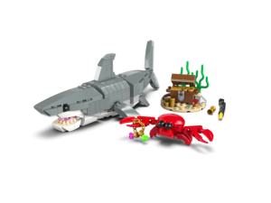 LEGO Creator 3 in 1 31381 Fierce Shark with a Treasure Chest (379 Pieces)