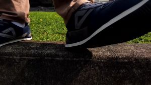 Sepatu Sneakers Pria Sport Distro Keren Kekinian Casual Shoes Kuliah Sekolah Distro Navy 555 - Desain Simpel dengan Bahan Berkualitas - Keuntungan Membeli di Distributor Fashion Bandung