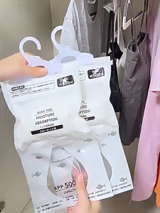 ถุงดูดความชื้น ดูดความชื้น ดับกลิ่นตู้เสื้อผ้า ลดความชื้น ป้องกันกลิ่นอับและเชื้อราในตู้ สามารถแขวนได้ ใช้งานสะดว