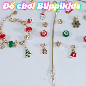 Bộ Vòng Charm Giáng sinh Noel lắc tay cho Bé có 28 chi tiết (Gồm 2 dây đeo và 26 phụ kiện đi kèm)