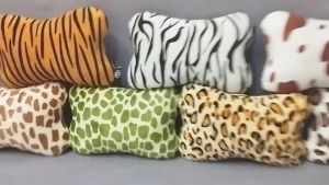 Bantal Mobil Karakter Anima Printing Set: Bantal Mobil Sandaran Kepala 2In 1