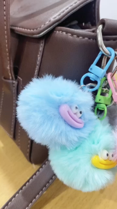 Gantungan Tas Kunci Badut Bulu Bibir Sosis Bag keychain Bola Bulu Couple Gantungan Kunci Mewah Mulut Sosis Lucu AVVET