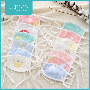 Yeeshop ผ้าปิดจมูกสำหรับเด็ก ลายการ์ตูนน่ารัก สายคล้องหูแบบปรับความยาวได้ ขนาด กว้าง10cm ยาว15cm ความยาวของสายคล้องหู (1103)