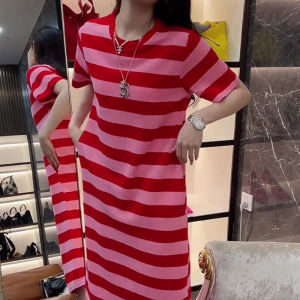 ชุดเดรสสั้นแขนสั้นลายทางสีแดงหลวมๆ สำหรับผู้หญิง ฤดูร้อน 2023 ชุดเดรสยาวทรงเอคอตุ้มแขนสั้นสไตล์เกาหลี