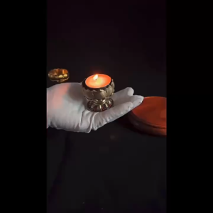 Đồ thờ cúng Phật – Chân nến bơ hoa sen đồng cao cấp mang ý nghĩa phong thủy