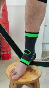 ผ้ารัดข้อเท้ามีสายรัด ผ้าพันข้อเท้าพยุงข้อเท้า สายรัดข้อเท้า Ankle Support ผู้ที่ออกกำลังกาย นักกีฬา โยคะ พยุงข้อเท้า รักษาข้อเท้า ขนาดฟรีไซส์ 1 กล่อง 1 ชิ้น