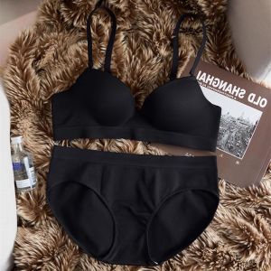 Seamless Wireless Bra Set for Girls Small Chest Enlargement Push up Anti Sagging V Style Three Quarter Cup Pure Color Bra