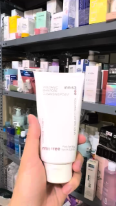 Innisfree Volcanic BHA Pore Cleansing Foam - Sữa Rửa Mặt Chiết Xuất Tro Núi Lửa Hàn Quốc Innisfree 150g