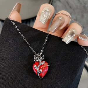 Gothic Rose Red Love Necklace Y2K Womens Vintage Sweet and Cool Necklace Silver Rose Heart Pendant Jewelry Accessories Gifts