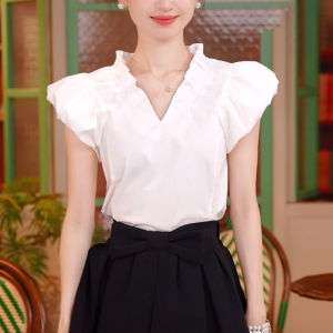 เสื้อเชิ้ตคอวีสีขาวสำหรับผู้หญิง ทรงหลวม สไตล์ทำงาน แขนสั้น ปกติ ฤดูร้อน 2024 เสื้อเชิ้ตลำลองที่สง่างามและไม่ซ้ำใคร