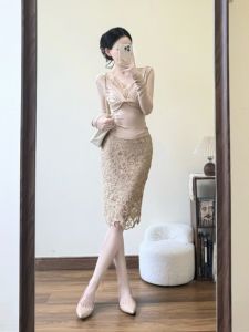 CHANGTONG | Bộ Áo V-neck Và Chân Váy Ren Phong Cách Nhẹ Nhàng Thanh Lịch