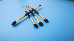 Double-ended Sponge Brush For Eye Shadow Beauty Lip Eyebrow Eyeliner Double-sided * 双头多用途海绵眼影刷 美唇眉眼线刷