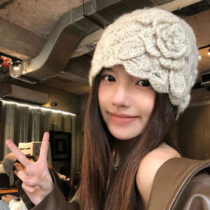 หมวกไหมพรมทรงกลมลายดอกไม้สำหรับผู้หญิง ฤดูใบไม้ร่วง/ฤดูหนาว หมวกไหมพรมป้องกันความหนาว ทรงเรียบง่าย หลากหลายสไตล์ หมวกไหมพรม