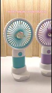 KIPAS ANGIN PORTABLE MINI SANRIO DUDUK | MINI FAN | KIPAS ANGIN USB RECHARGEABLE LUCU | MINI FAN | KUROMI | HELLOKITTY | POMPOMPURIN | CINAMORROL