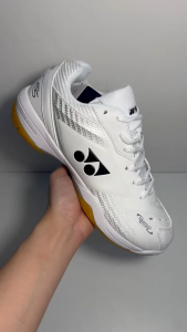 Sepatu Badminton Yonex Putih Pria - Nyaman & Tahan Lama untuk Olahraga Khusus Badminton