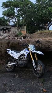 sticker motor honda CRF 150 L keren gambar dan warna bisa diubah sesuai selera