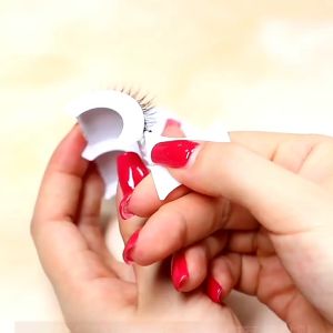 40 Pcs/Box Reusable Self-Adhesive Glue-Free Eyelash Glue Strip False Eyelashes Extension No Glue Eyelashes Hypoallergenic Waterproof Self-adhesive Eyelash Strips Fake Eyelashes Glue Replacement Eyelashes Adhesive Strips Tape Eye Lashes Makeup Tools