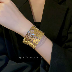 Exaggerated Gold Color Wide Face Bracelet Fashionable Luxury Womens Jewelry Arm Ring Stylish Minimalist Elegant Hand Accessory