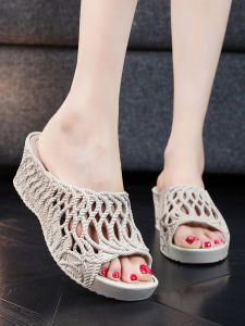 Dép Nữ Đế Dày Thoáng Khí Mùa Hè Thoải Mái Đa Năng Đi Trong Nhà Ngoài Trời Chống Trượt Bằng PVC