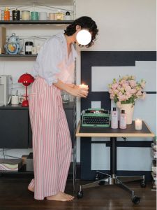 กางเกงขายาวทรงหลวมสไตล์ญี่ปุ่นสำหรับผู้หญิง ทรงสลิมฟิต กางเกงขายาวทรงหลวมสำหรับใส่ในบ้าน กางเกงขายาวลายทางสีชมพู