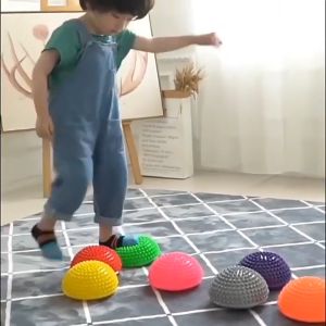 Semicircular Stepping Stone Yoga Massage Durian Ball Foot Massage Ball PVC Inflatable Half Yoga Balls Massage Point Fitness Ball Exercises Trainer Fitness Balance Ball